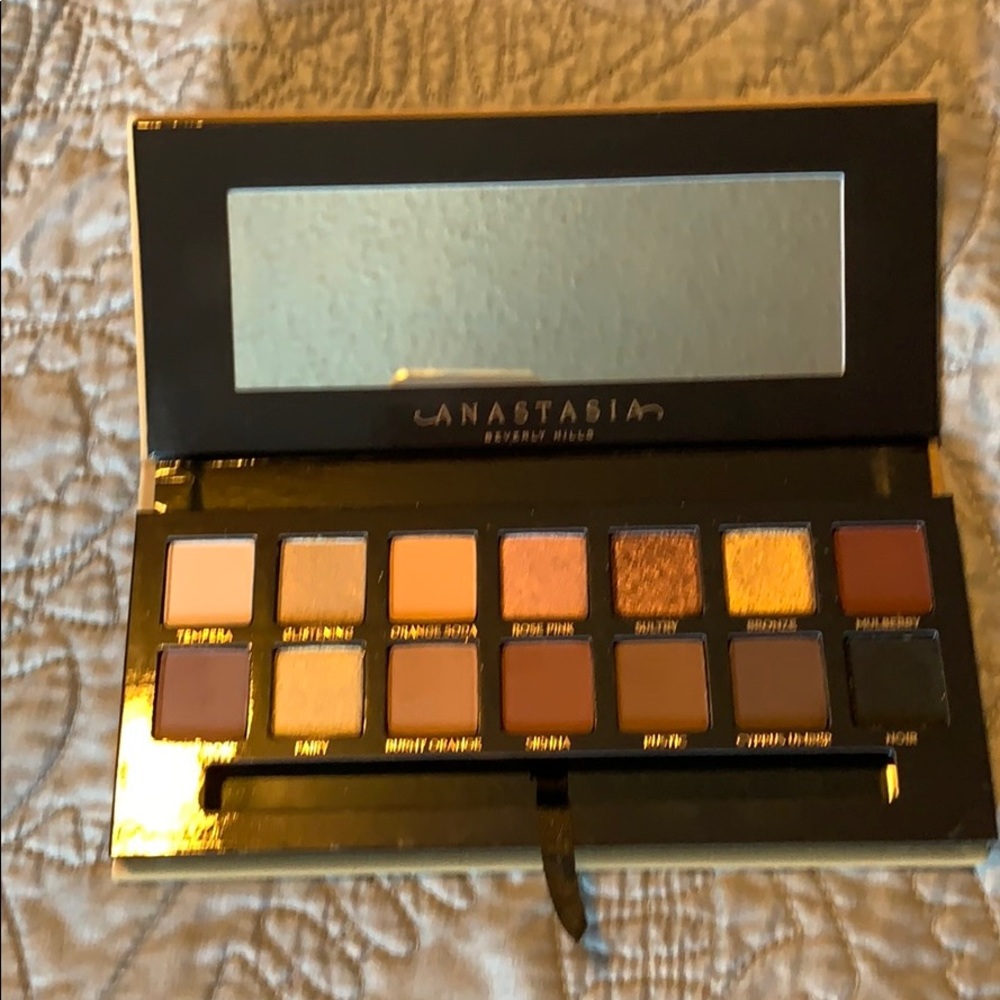 Anastasia Soft Glam Palette